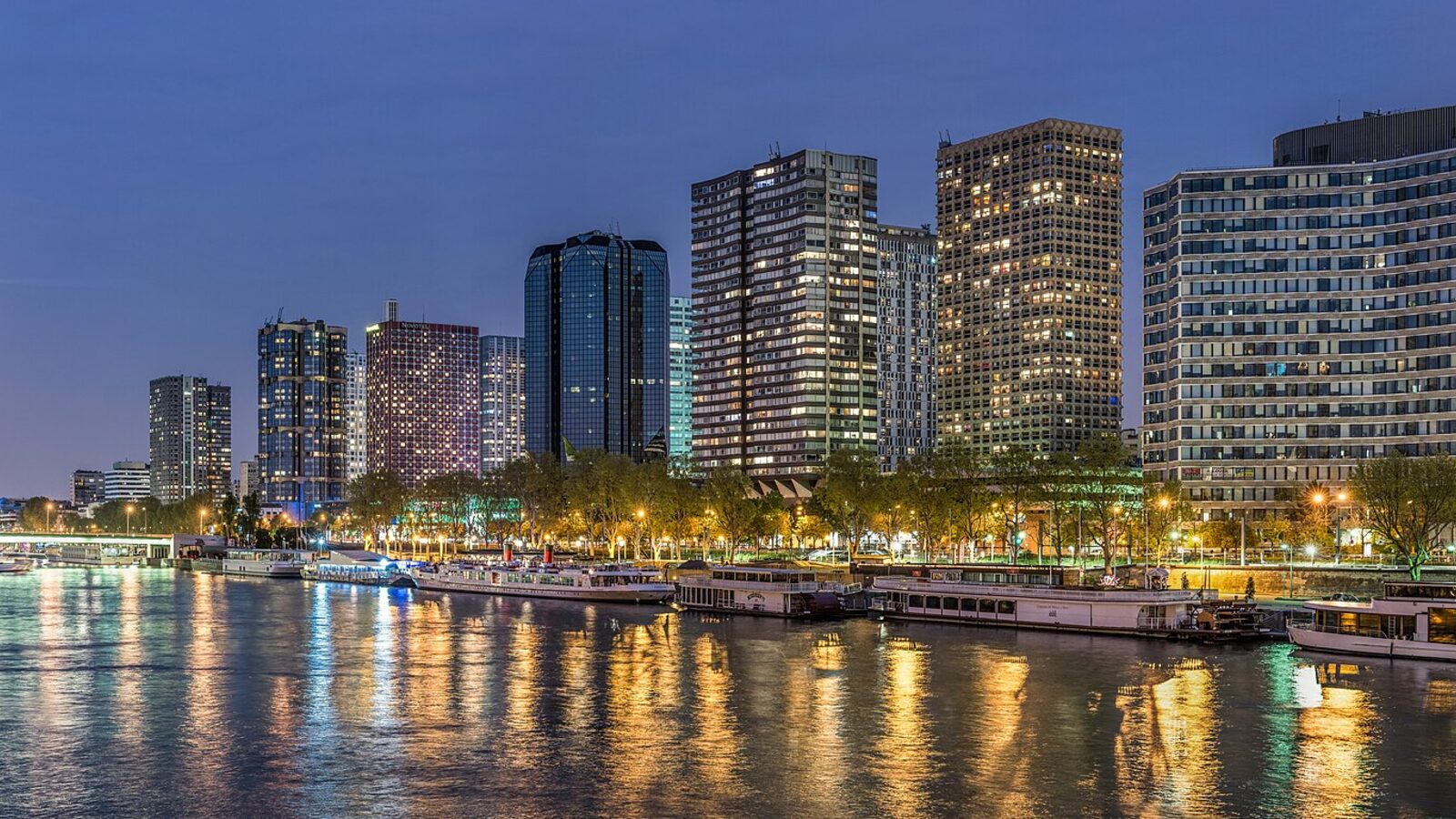 Front de Seine as seen from Pont Mirabeau 1