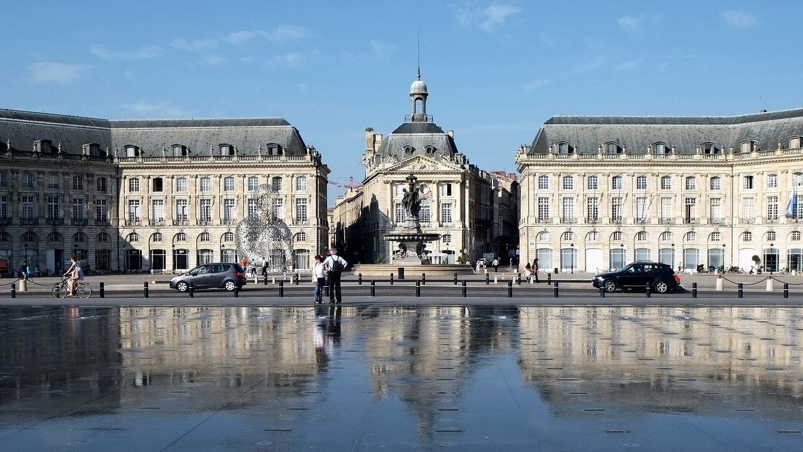 Place de la Bourse and its water mirror in Bordeaux