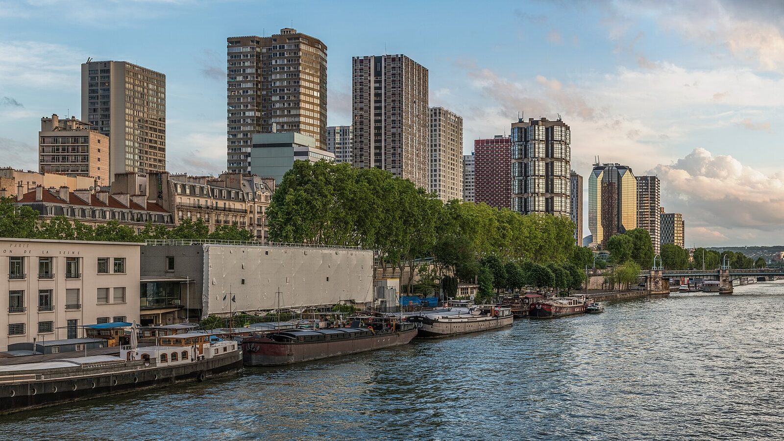 The 15th arrondissement of Paris seen from the Pont de Bir-Hakeim