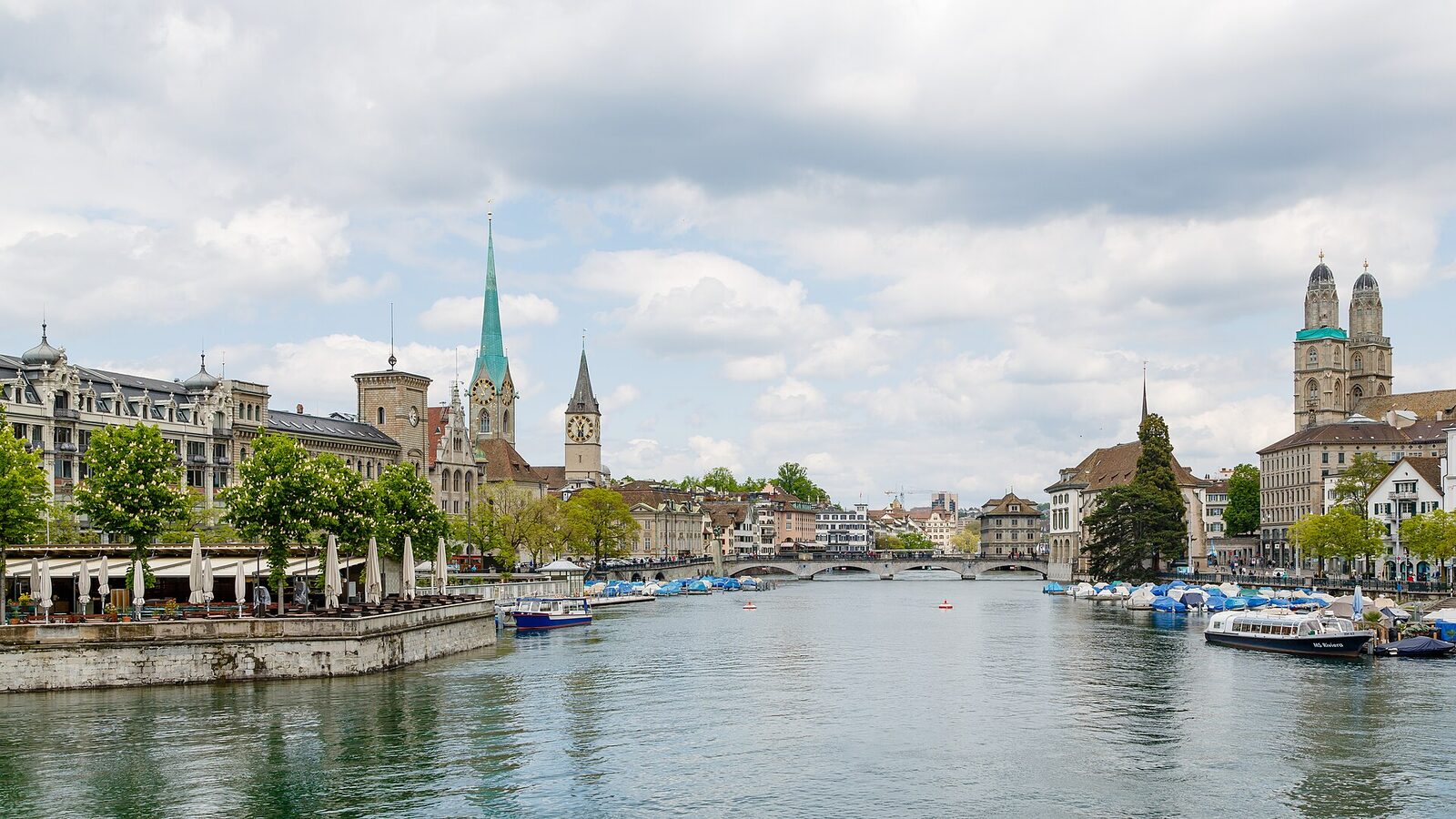 Zürich, Switzerland: View of Zürich from Quai Bridge