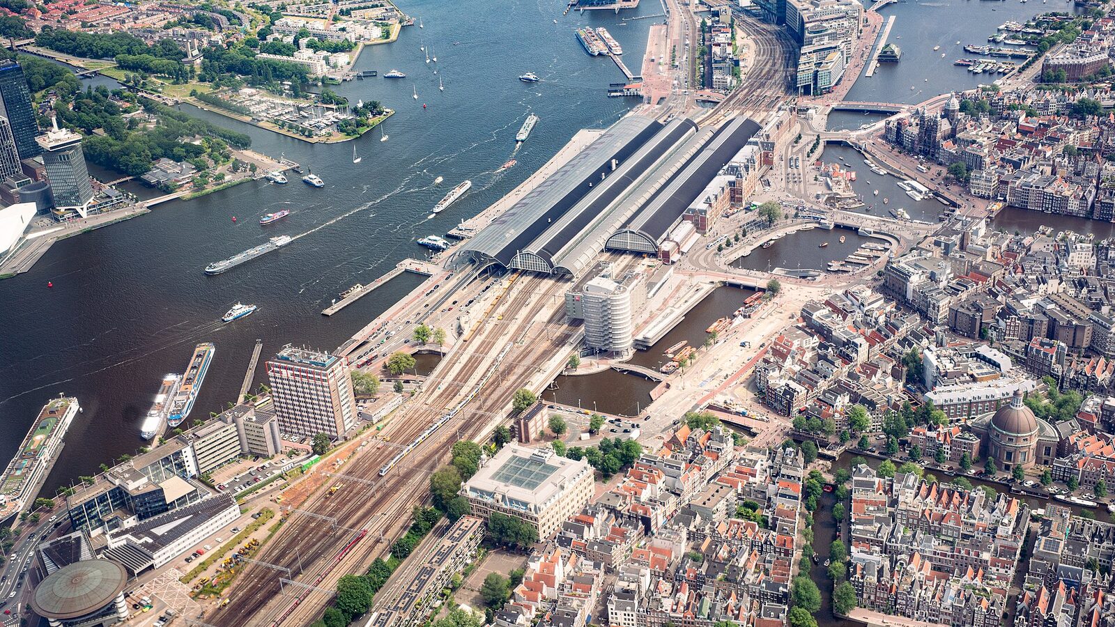 Aerial photograph of Amsterdam Central Station and the surrounding area