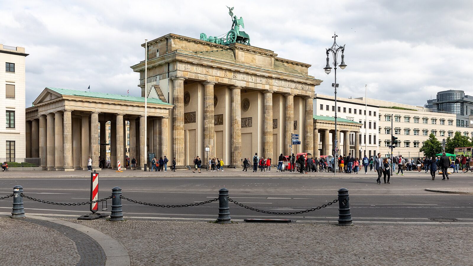 This is a picture of the Berliner Kulturdenkmal (cultural monument) with the ID