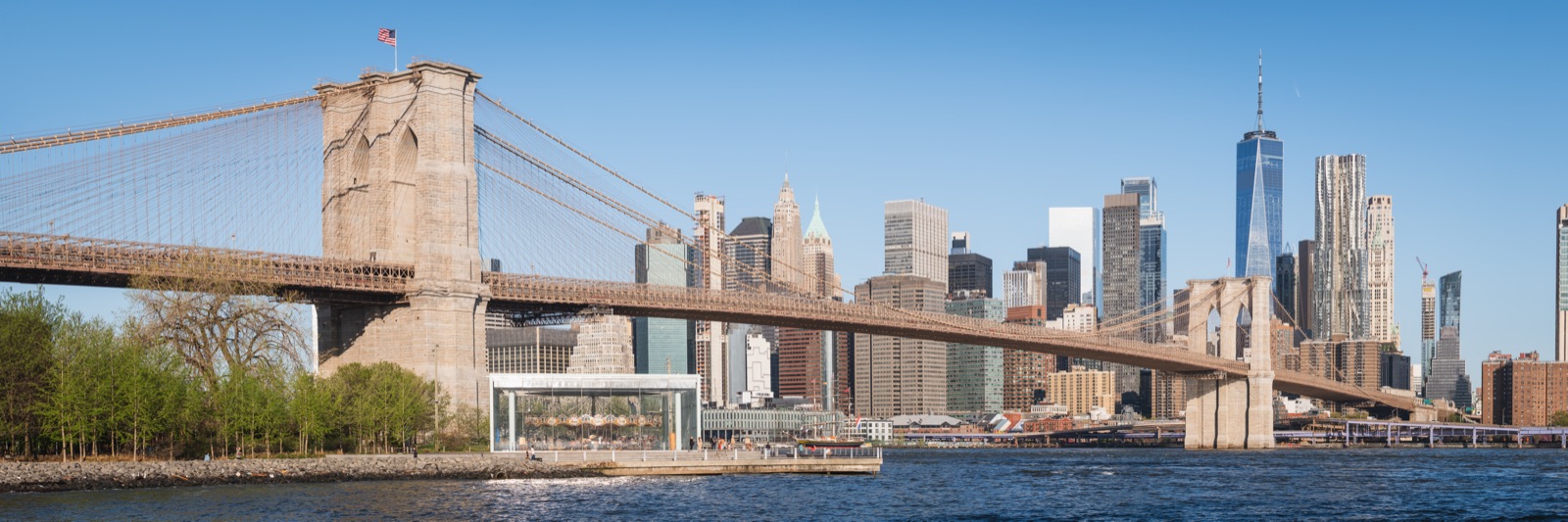 Brooklyn Bridge and the Manhattan skyline, New York