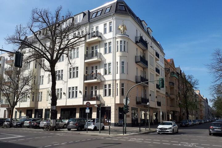 Altbau facade on Schlüterstraße